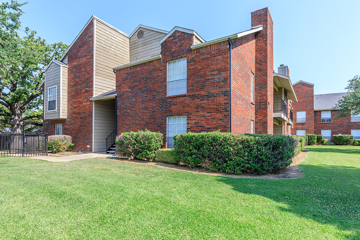 Palisades at Bear Creek Apartments in Euless, TX